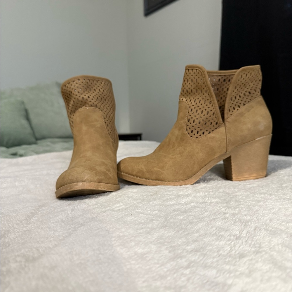 Rocket Dog Tan Ankle Booties with Stacked Heel